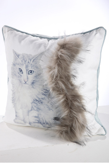 Gilde Kissen "Katze mit Plüschschwanz" weiß/grau 100% Polyester, waschbar bei 30° H: 45 cm B: 45 cm T: 14cm 44879