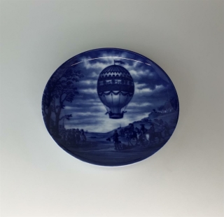 Berlin Design Historica Teller Aufstieg der Montgolfiere Limitierte Auflage Porzellan 19,5 cm LEICHT ZERKRATZT